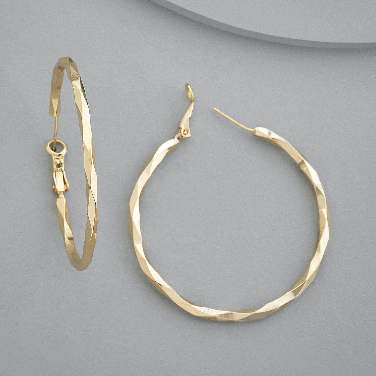 trendy-earring-gold-trendy-earring-171896-38278137151644.jpg